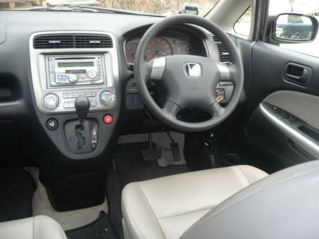 Honda stream салон